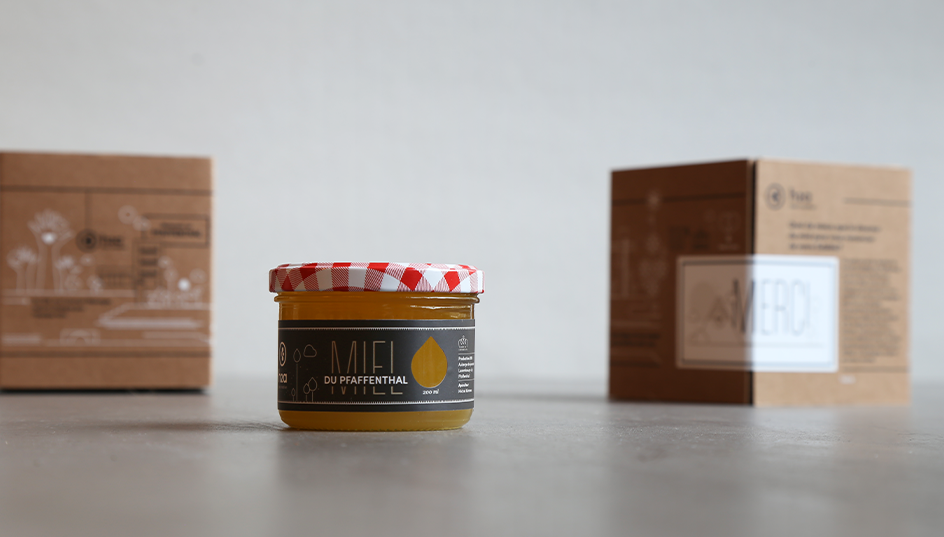 L'étiquette du pot de miel a été personnalisée