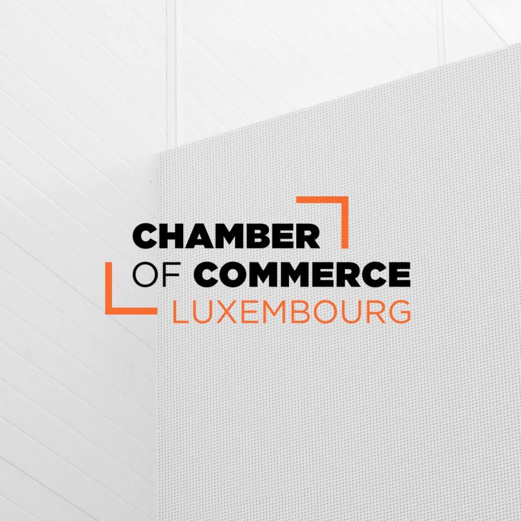 Icône stylisée orange représentant le bâtiment moderne de la Chambre de Commerce du Luxembourg, symbole d’innovation et de dynamisme économique.