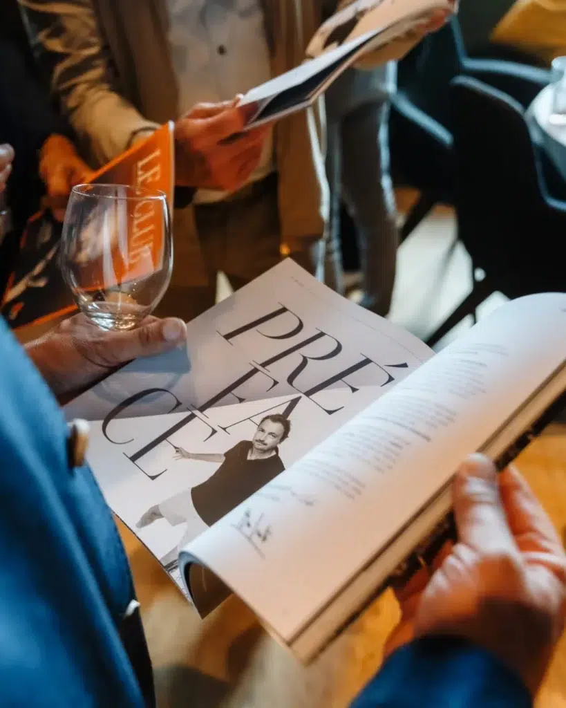 Magazine ouvert sur les pages de la rubrique dédiée à Henri Leconte.