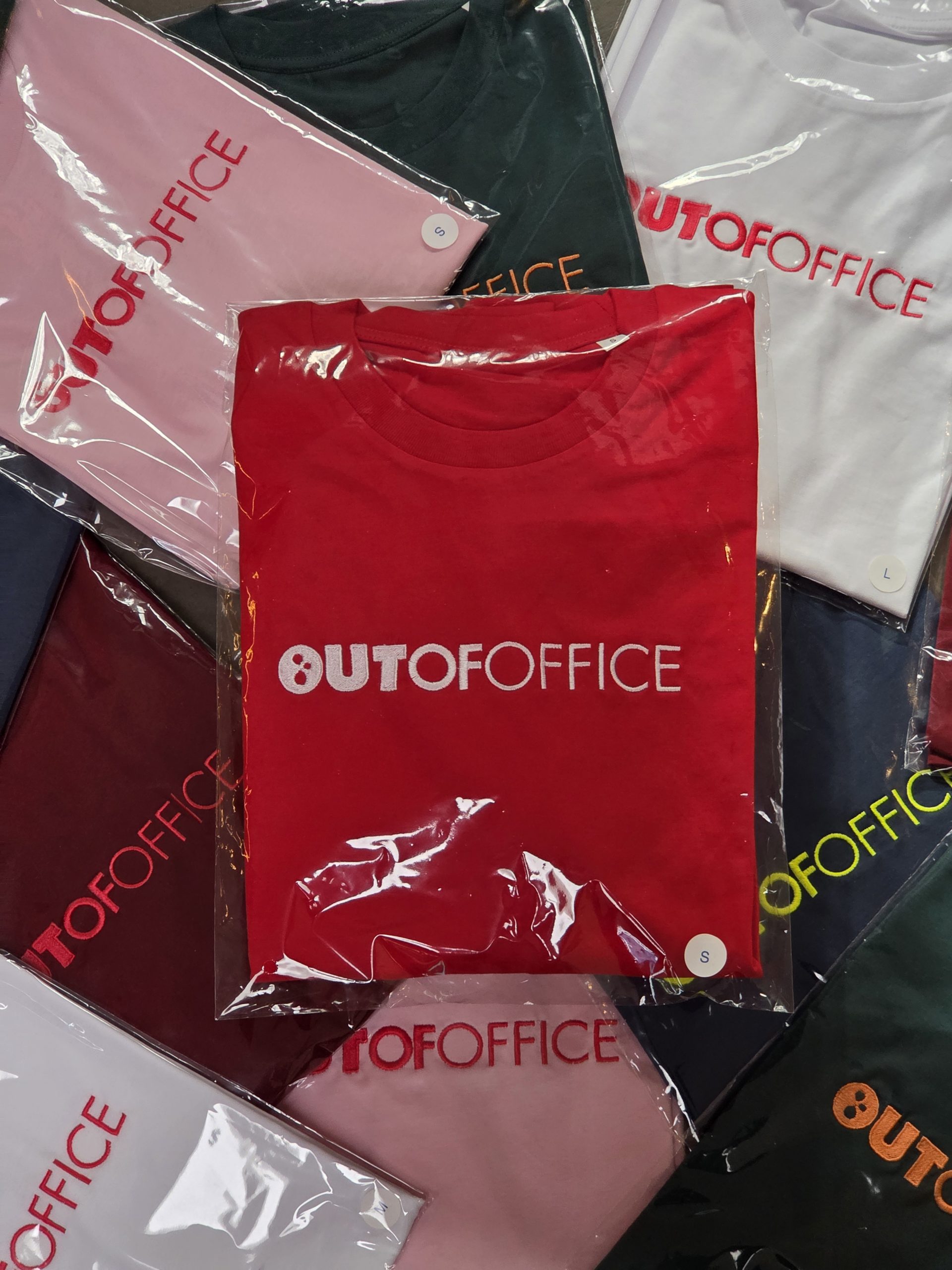 "Out Of Office" quand notre identité rencontre le textile - Photo