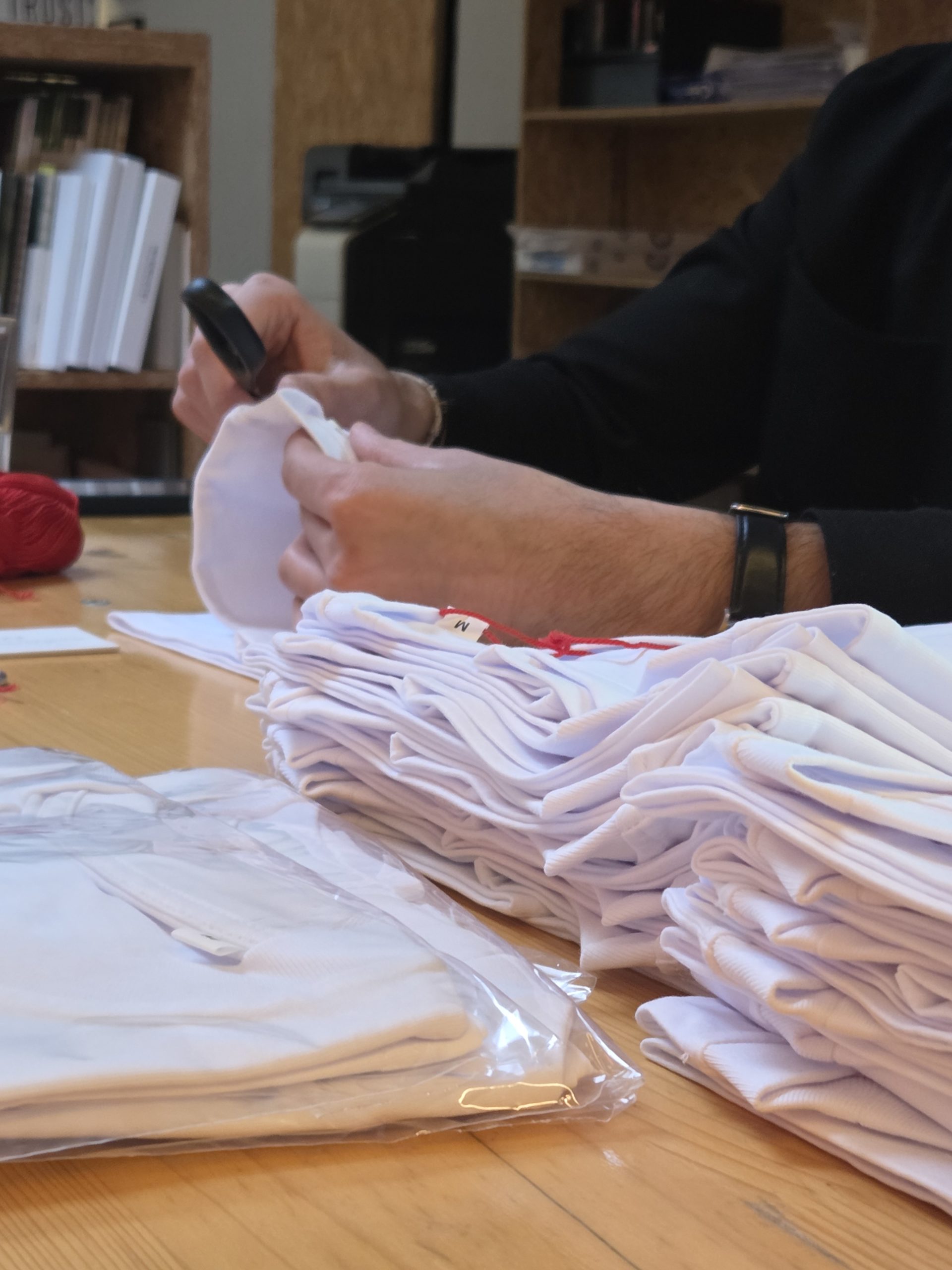 "Out Of Office" quand notre identité rencontre le textile - Photo