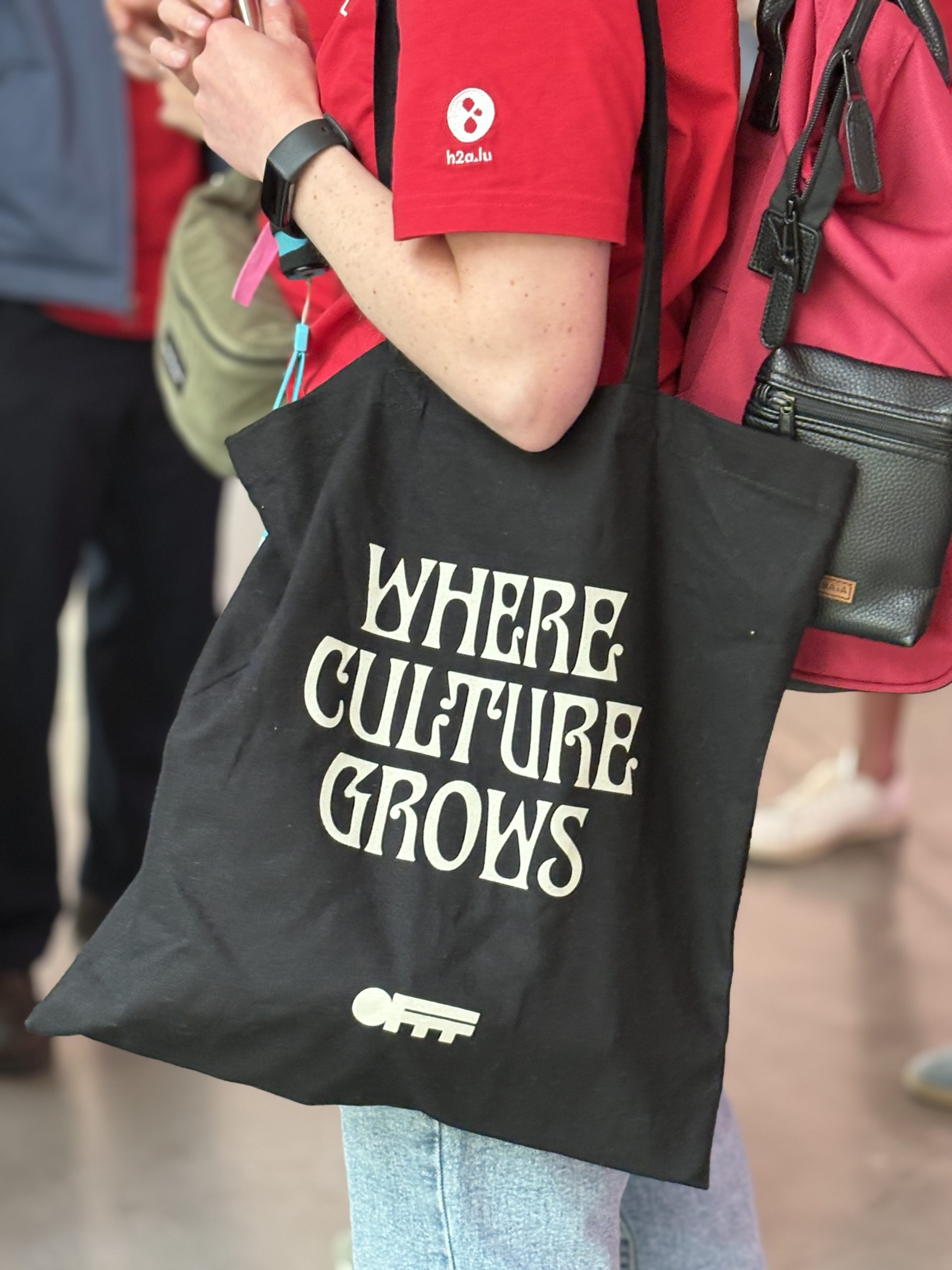 "Out Of Office" quand notre identité rencontre le textile - Photo