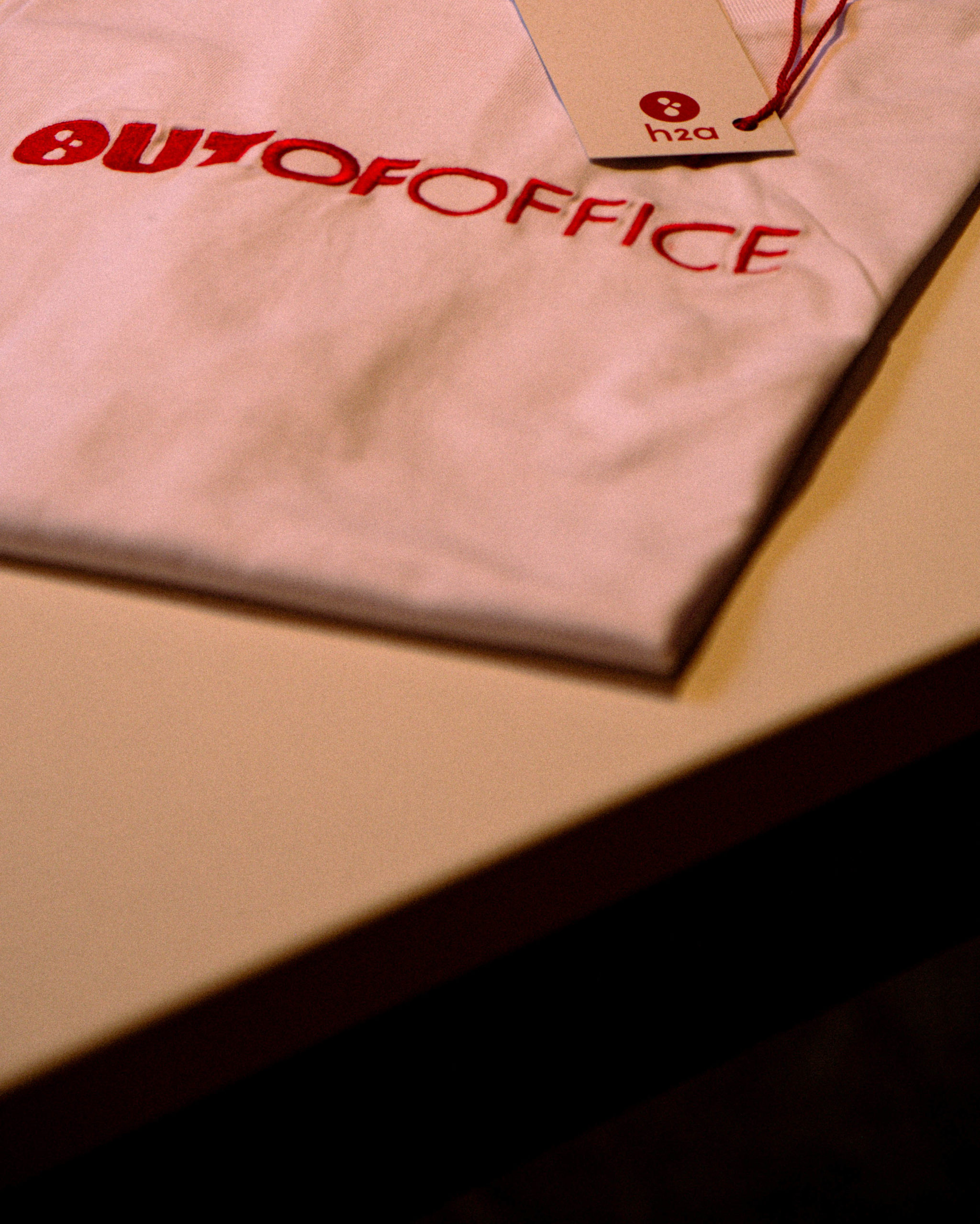 "Out Of Office" quand notre identité rencontre le textile - Photo