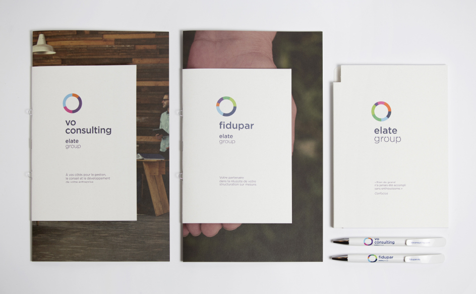 Supports de communication Elate Group : brochures Fidupar et VO Consulting, stylo, bloc-notes