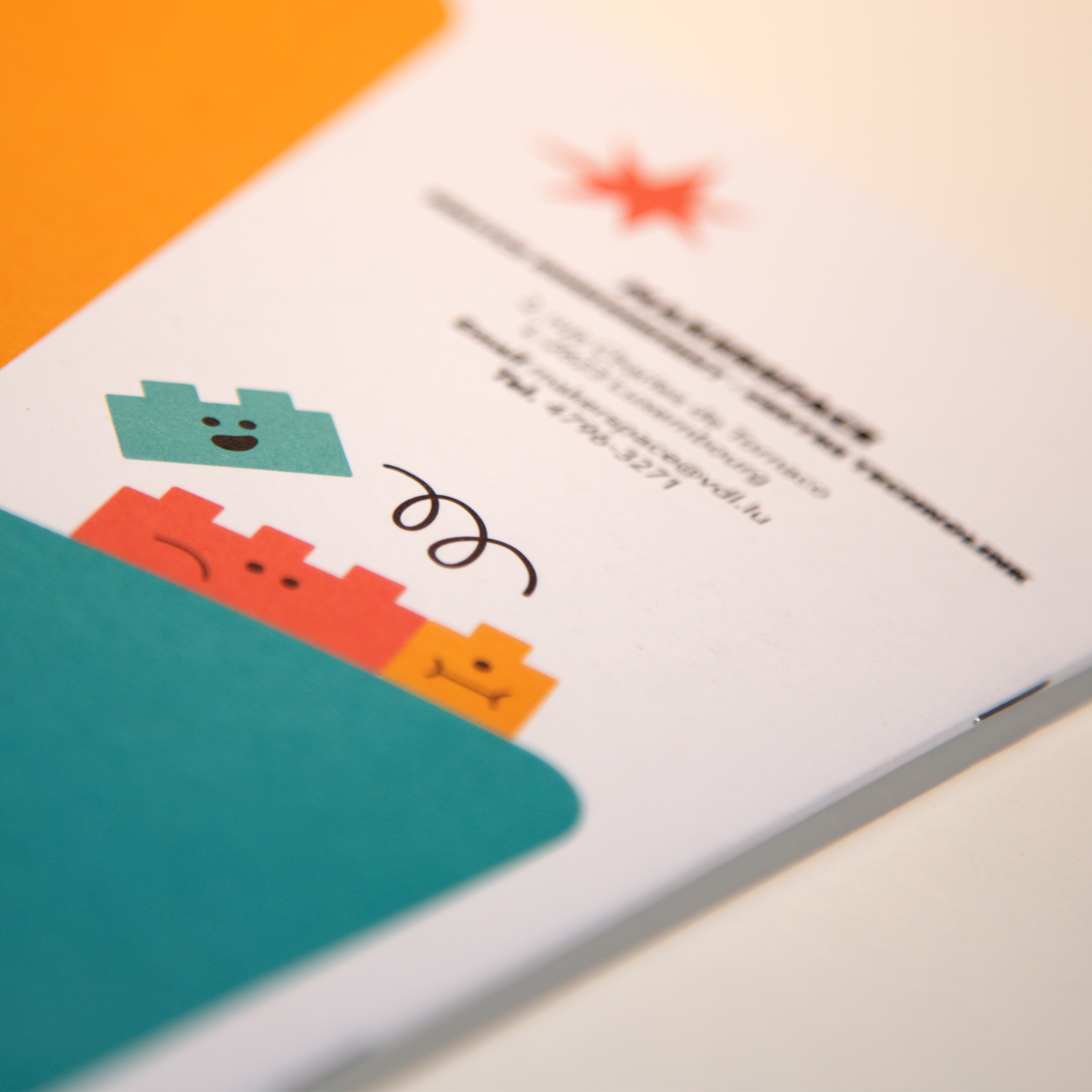 Contact, adresse et numéro de téléphone du Makerspace de la Ville de Luxembourg au dos de la brochure d'information.