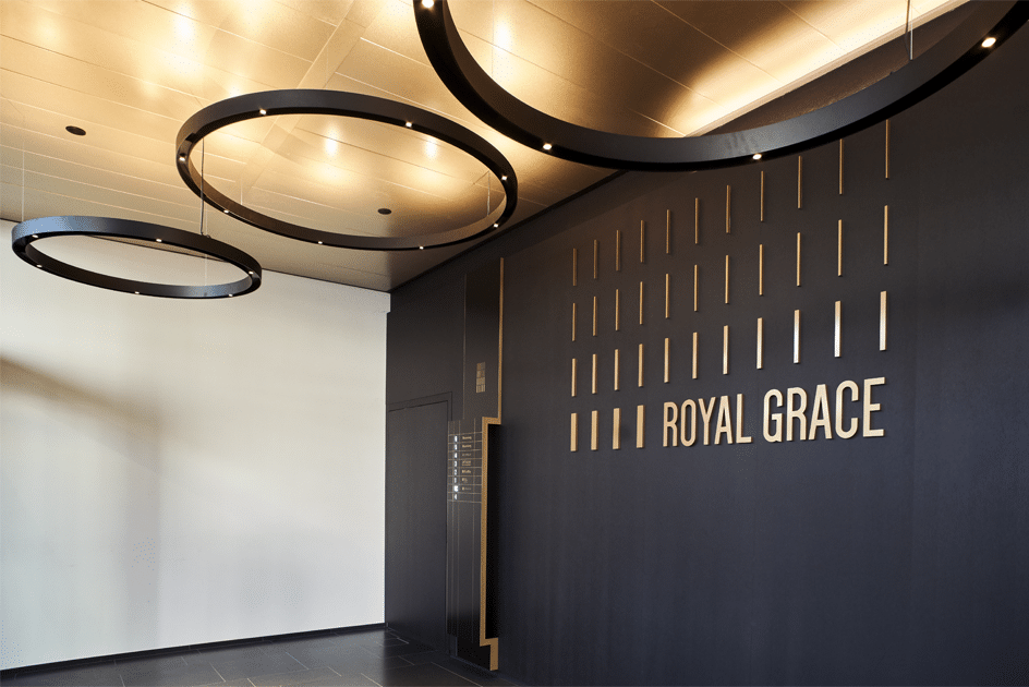 Royal Grace - Photo
