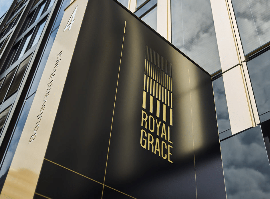 Royal Grace - Photo