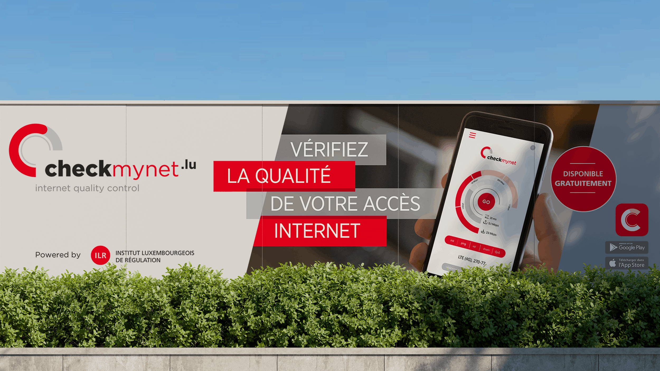 Panneau publicitaire pour l'application checkmynet.lu affichant le message "Vérifiez la qualité de votre accès internet".