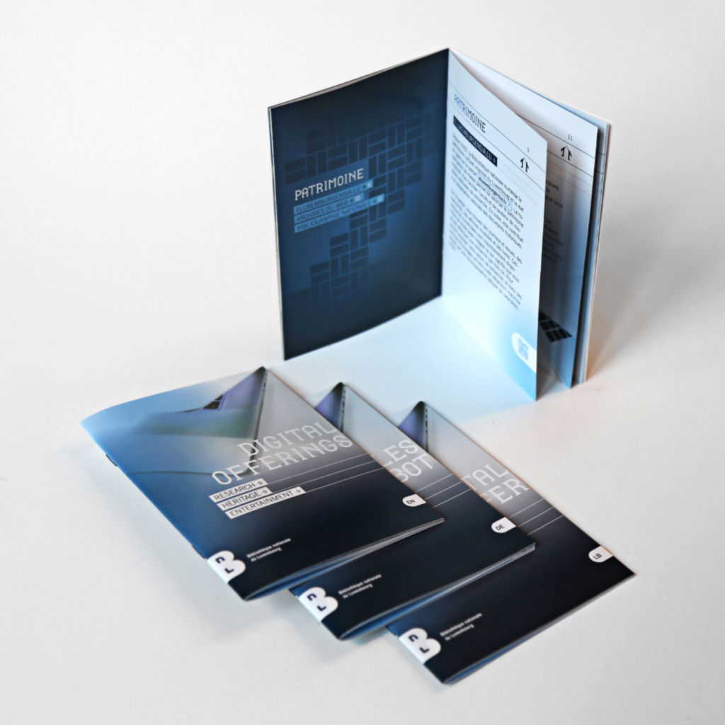 Cette image présente une série de brochures au design moderne et épuré, centrées sur les offres numériques. L'utilisation de tons bleus et de jeux de transparence renforce l'aspect technologique et institutionnel. La mise en page est soignée, avec une typographie contemporaine et une structure bien organisée. L'ouverture de la brochure met en avant une section sur le patrimoine, confirmant l'approche thématique du contenu. L'ensemble évoque une communication haut de gamme, claire et engageante, idéale pour une présentation formelle et professionnelle.