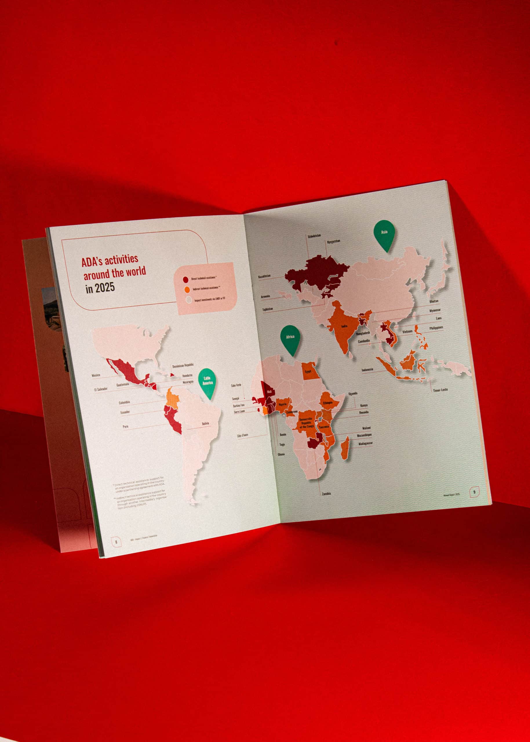 Double page du rapport d'activité 2025 de ADA présentant une cartographie mondiale des pays d'intervention de l'organisation.
